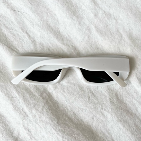 White Framed Sunglasses - Free with Bundle - Picture 3 of 3